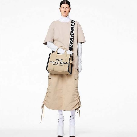 NWOT Marc Jacobs Black and White Logo Webbing Strap - Picture 2 of 7